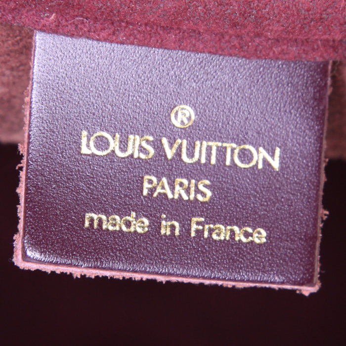 Bolsa de viaje Louis Vuitton Kendall en cuero taiga violeta Raisin - Detail D4