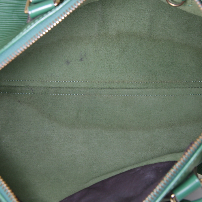 Sac à main Louis Vuitton Speedy 30 en cuir épi vert - Detail D3