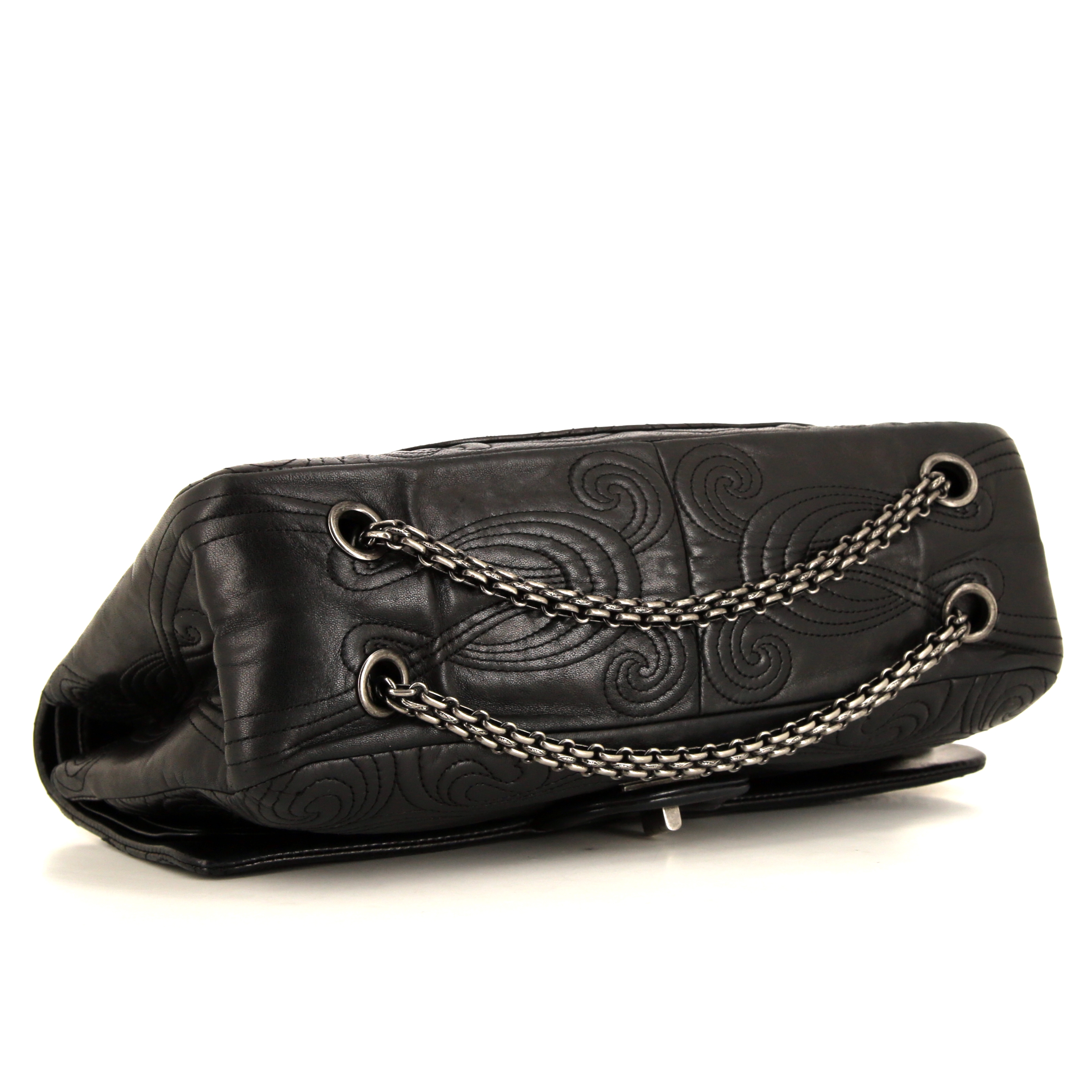 Bolso bandolera Chanel 2.55 en cuero acolchado negro - Detail D5