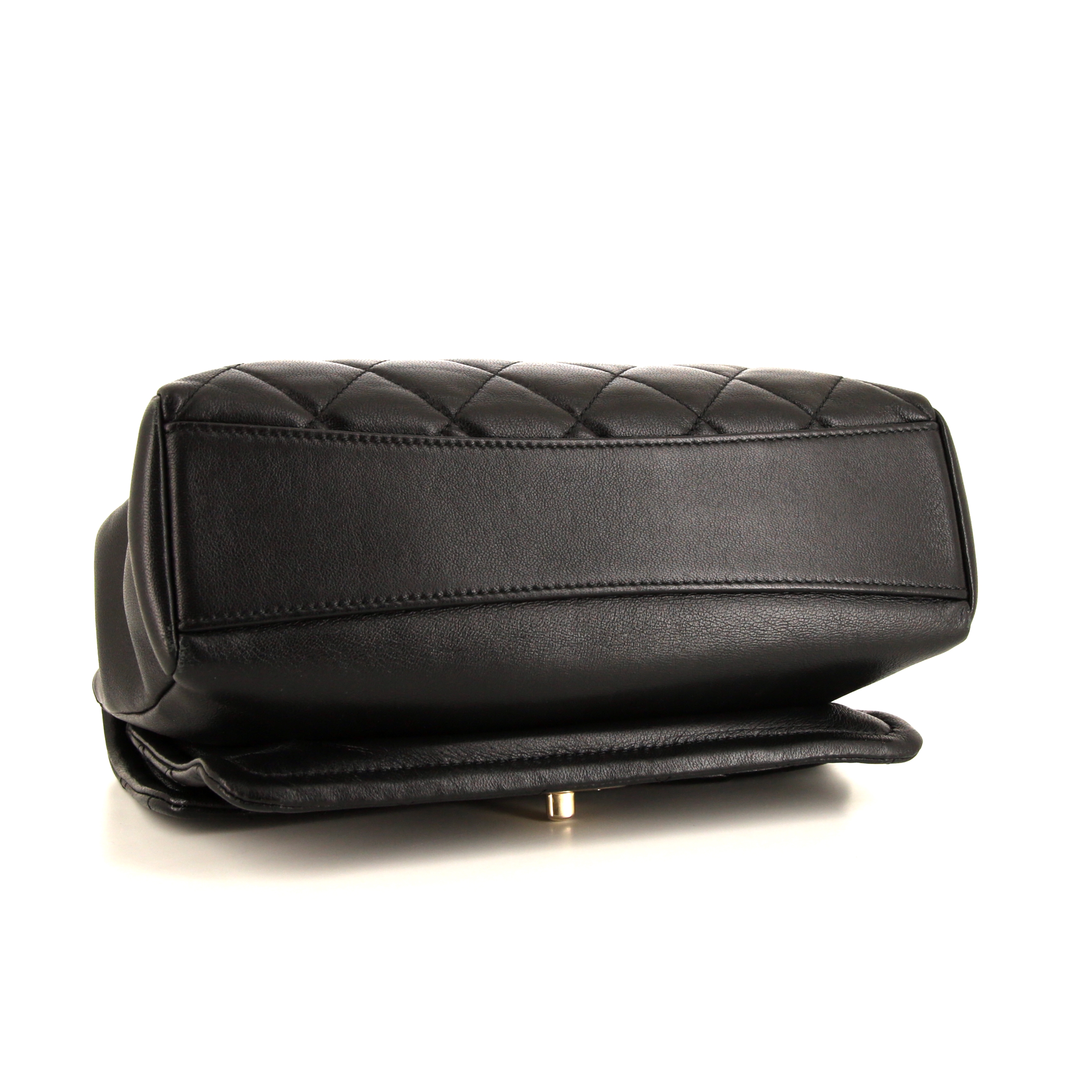 Sac à main Chanel 19 en cuir matelassé noir - Detail D5