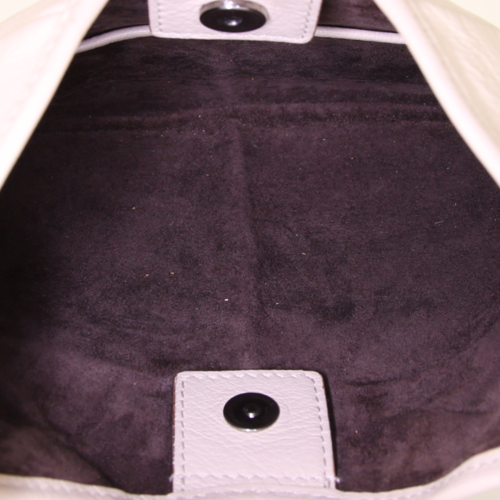 Sac à main Yves Saint Laurent Mombasa en cuir beige - Detail D2