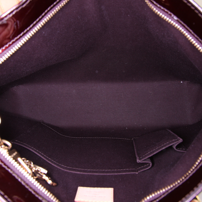 Louis Vuitton Brentwood shoulder bag in burgundy empreinte monogram leather and natural leather - Detail D2