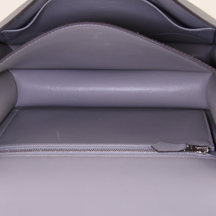Bolso de mano Hermes Constance en cuero epsom Gris Perle - Detail D3