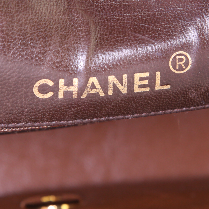 Bolso bandolera Chanel Mini Timeless en cuero acolchado marrón y junco negro - Detail D3