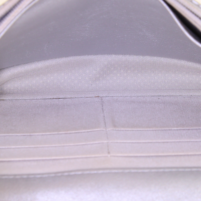 Borsa a tracolla Chanel Wallet on Chain in pelle trapuntata argentata con motivo forato - Detail D2
