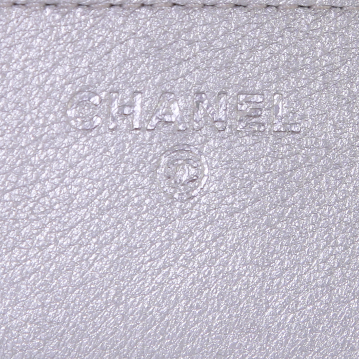 Borsa a tracolla Chanel Wallet on Chain in pelle trapuntata argentata con motivo forato - Detail D3