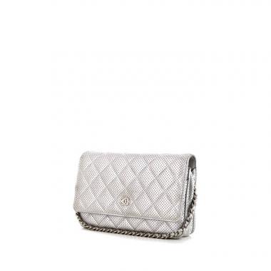 Bolso bandolera Chanel Wallet on Chain en cuero acolchado plateado
