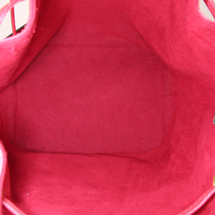 Sac cabas Louis Vuitton petit Noé petit modèle en cuir épi rouge - Detail D2