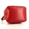 Louis Vuitton petit Noé small model shopping bag in red epi leather - Detail D4 thumbnail