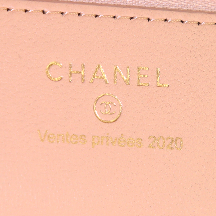 Chanel Wallet on Chain 19 shoulder bag in beige quilted leather - Detail D4