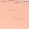 Chanel Wallet on Chain 19 shoulder bag in beige quilted leather - Detail D4 thumbnail
