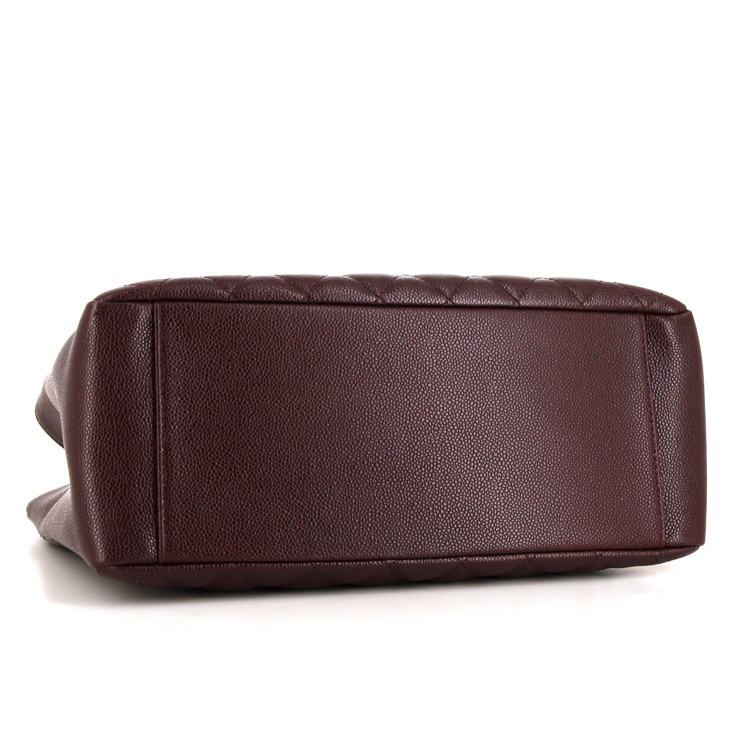 Chanel Shopping GST shopping bag in burgundy quilted grained leather - Detail D4