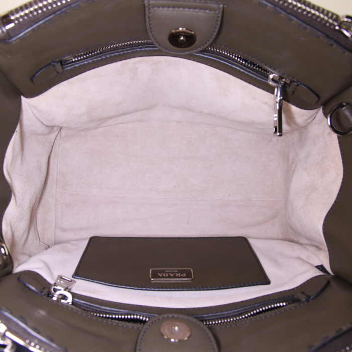 Prada handbag in khaki leather - Detail D3