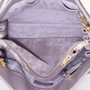 Bolso de mano Saint Laurent Sac de jour modelo grande en cuero color topo - Detail D3 thumbnail