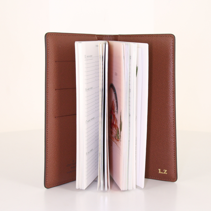 Porte agenda Louis Vuitton en toile monogram marron - Detail D1