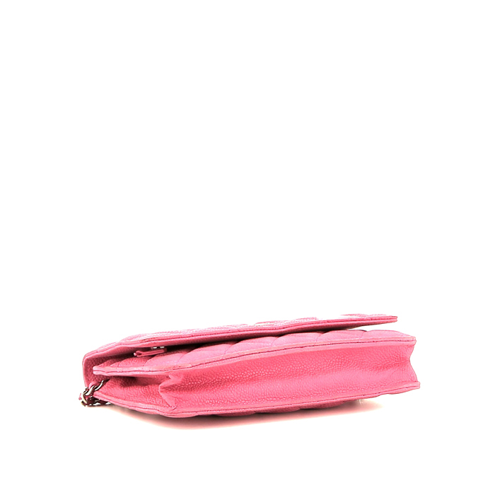 Sac bandoulière Chanel Wallet on Chain en cuir grainé matelassé rose - Detail D4