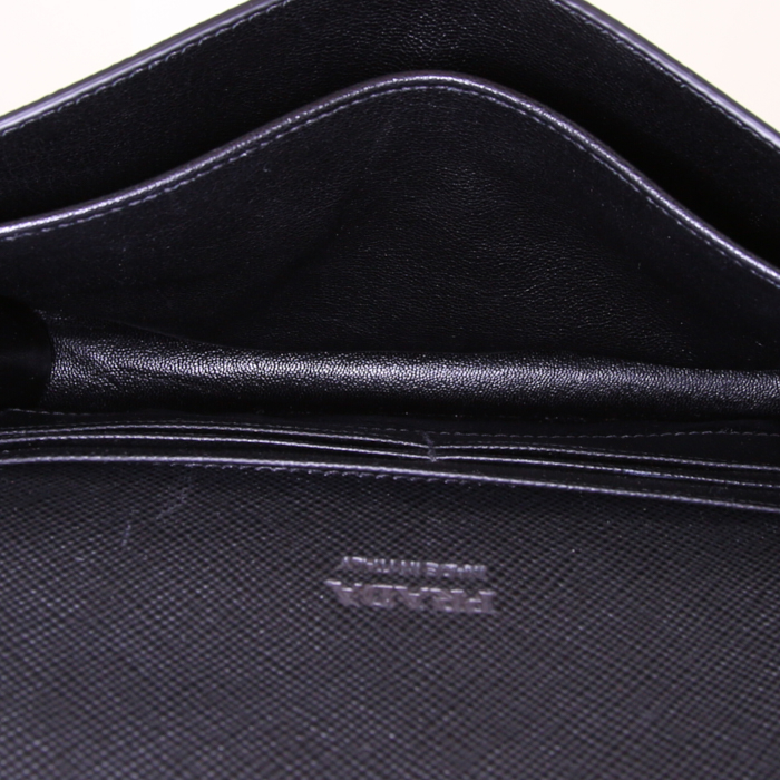 Prada pouch in black leather - Detail D2