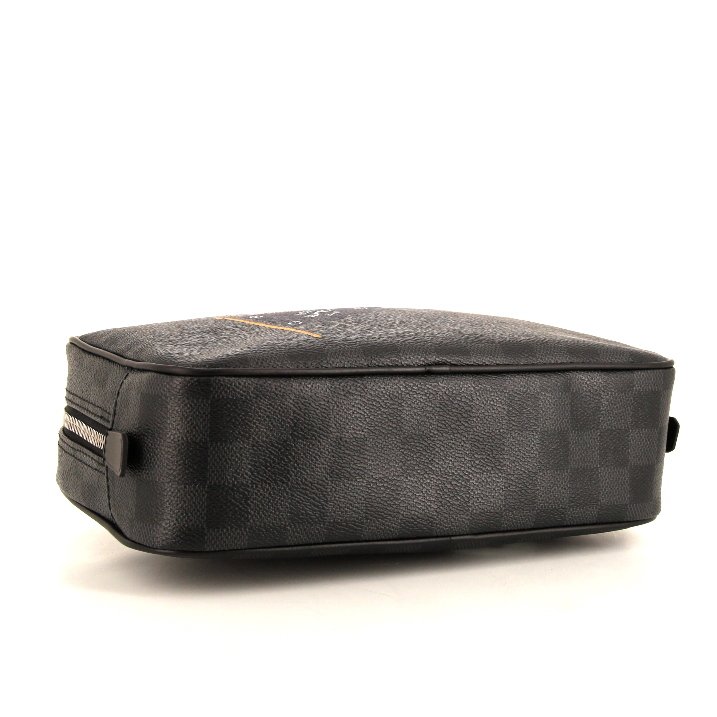 Louis Vuitton Toiletry en lona a cuadros gris - Detail D4