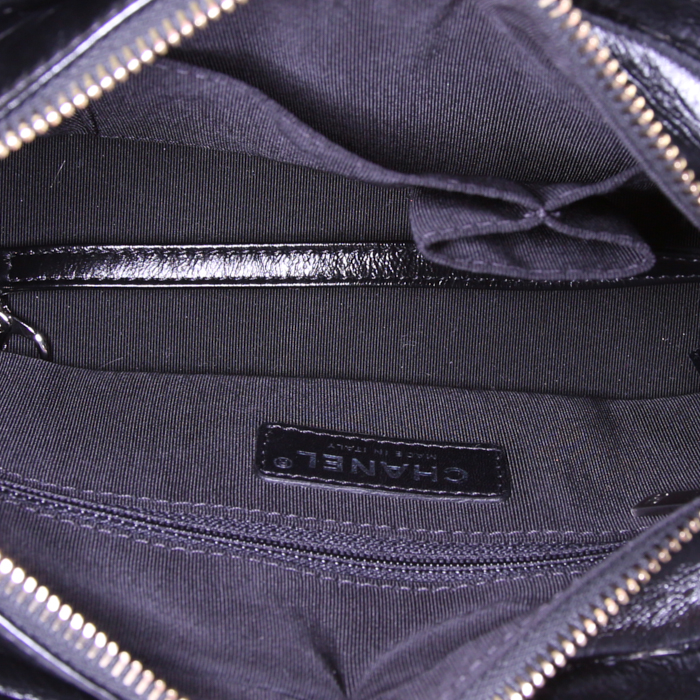 Chanel Gabrielle small model shoulder bag in gold quilted leather and black leather - Detail D2