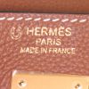 Sac cabas Hermes Victoria en cuir togo gold Hermes Kelly 35 cm en cuir togo bicolore rouge-brique et gold - Detail D4 thumbnail