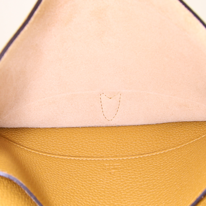 Gucci Jackie shoulder bag in yellow mustard grained leather - Detail D2