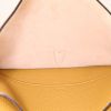 Gucci Jackie shoulder bag in yellow mustard grained leather - Detail D2 thumbnail