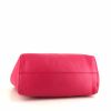 Gucci Swing shopping bag in fushia pink leather - Detail D4 thumbnail