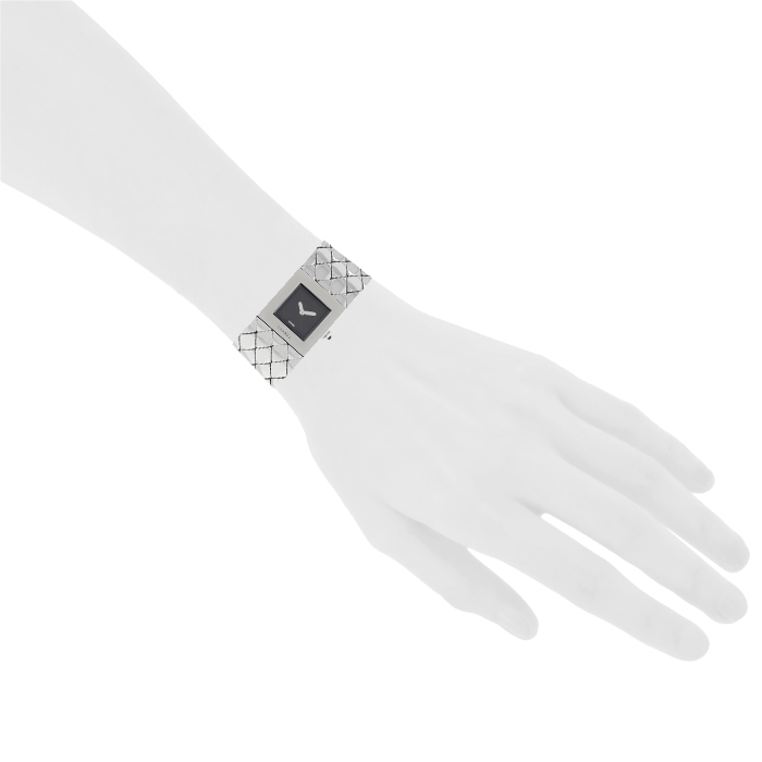 Chanel Matelassé Wristwatch watch in stainless steel Circa 1990 - Detail D1