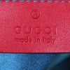 Sac bandoulière Gucci GG Marmont mini en velours rouge et cuir rouge - Detail D4 thumbnail