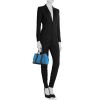 Shopping bag Hermes Garden modello medio in tela blu e pelle togo nera - Detail D1 thumbnail
