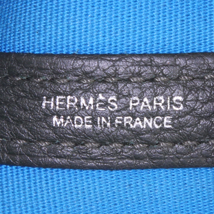 Sac cabas Hermes Garden moyen modèle en toile bleue et cuir togo noir - Detail D3