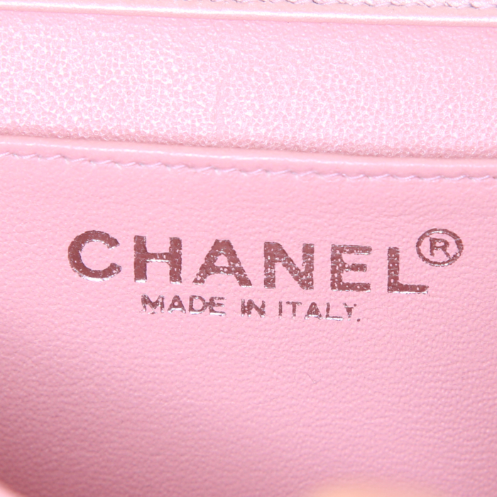 Sac bandoulière Chanel Mini Timeless en cuir matelassé rose-pale - Detail D3