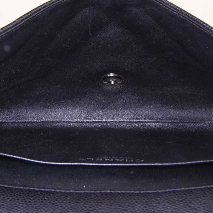 Bolsito de mano Chanel  Timeless en cuero granulado acolchado negro - Detail D2