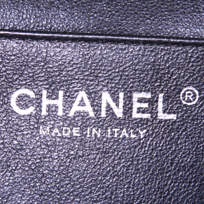 Bolsito de mano Chanel  Timeless en cuero granulado acolchado negro - Detail D3