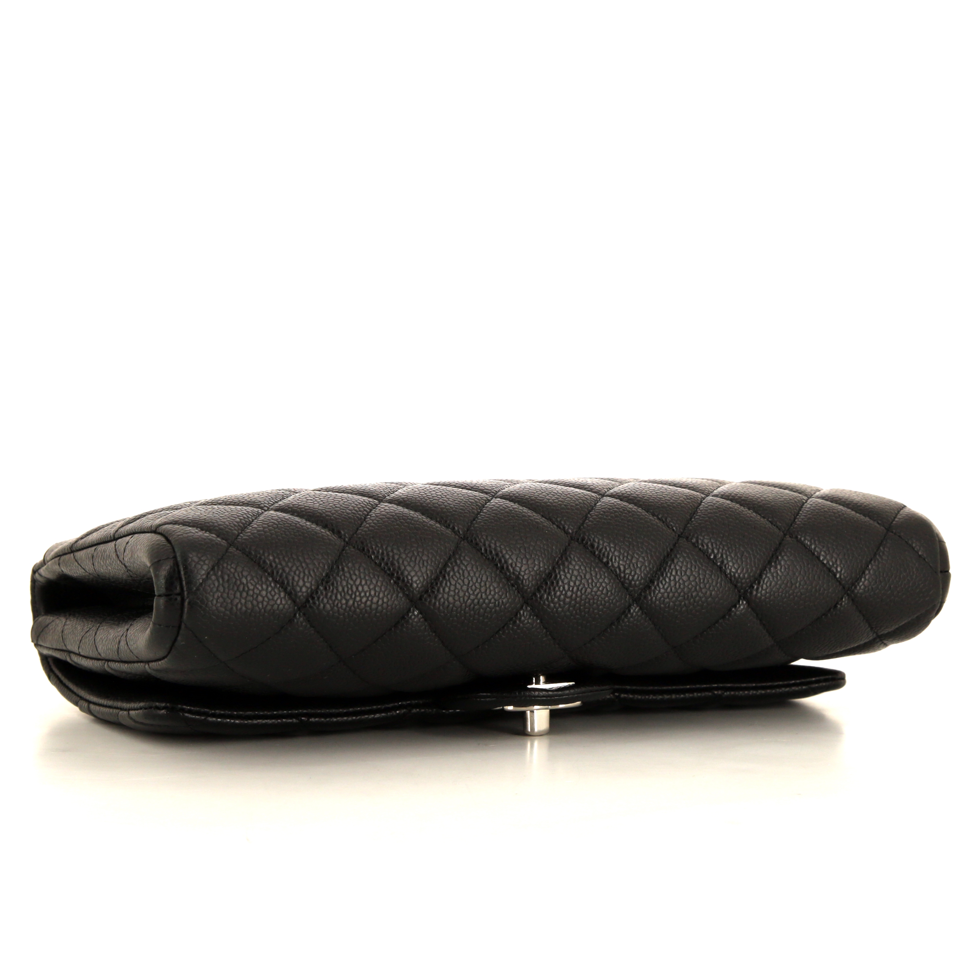 Bolsito de mano Chanel  Timeless en cuero granulado acolchado negro - Detail D4