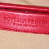Sac à main Bottega Veneta en cuir intrecciato rouge - Detail D3 thumbnail