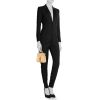 Bolso bandolera Hermès Halzan mini en cuero swift beige - Detail D1 thumbnail