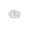 Anello bombato Chanel Baroque modello medio in oro bianco,  perle e diamanti - 00pp thumbnail