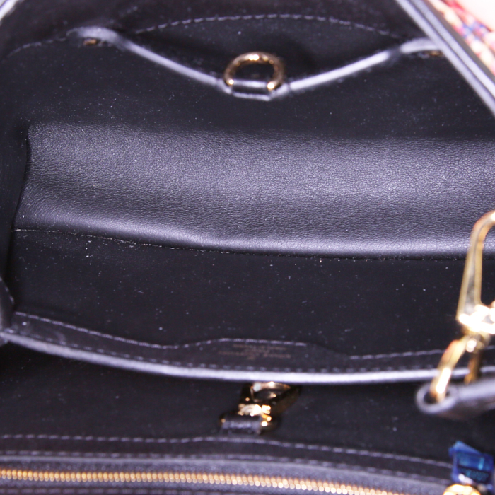 Bolso bandolera Louis Vuitton Capucines modelo pequeño en tejido trenzado rosa, blanco y negro y cuero negro - Detail D3