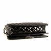 Bolso bandolera Chanel Boy modelo grande en charol negro - Detail D5 thumbnail