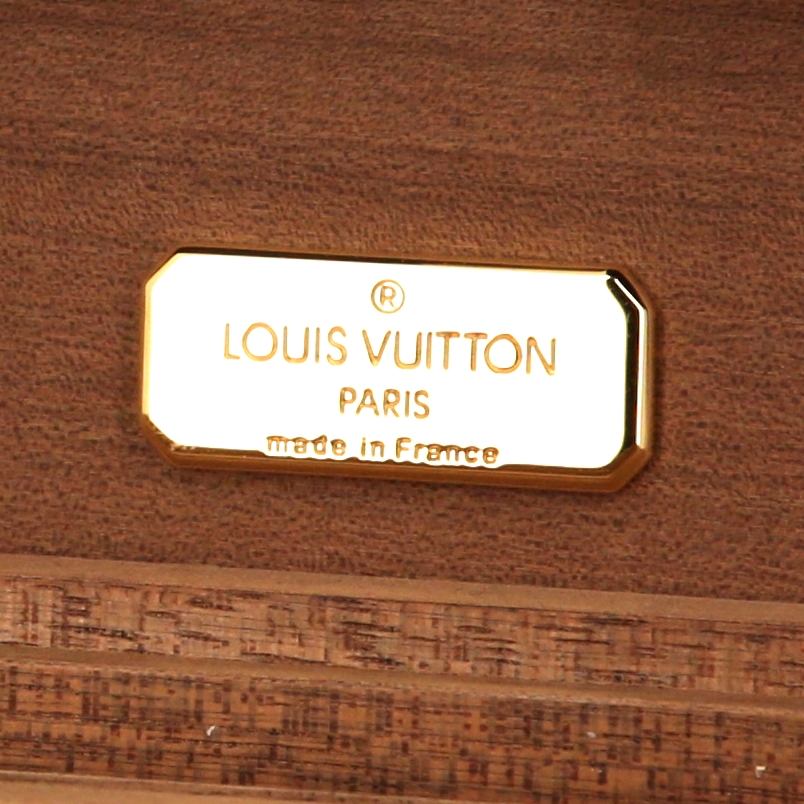 Louis Vuitton cigar case, for 150 cigars, in mahogany wood, Macassar ebony veneer and touches of pear tree, 2010s - Detail D5