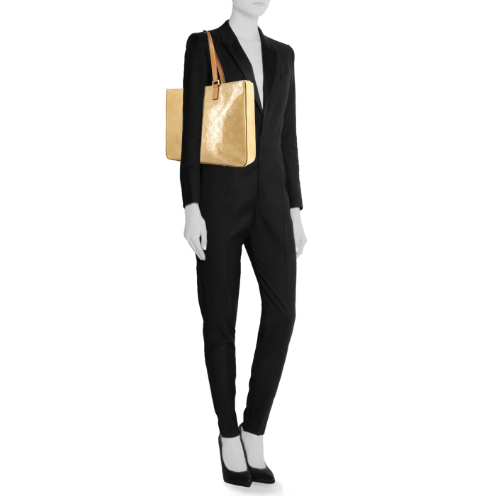 Shopping bag Louis Vuitton Colombus in pelle verniciata monogram beige - Detail D1