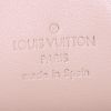 Shopping bag Louis Vuitton Colombus in pelle verniciata monogram beige - Detail D3 thumbnail