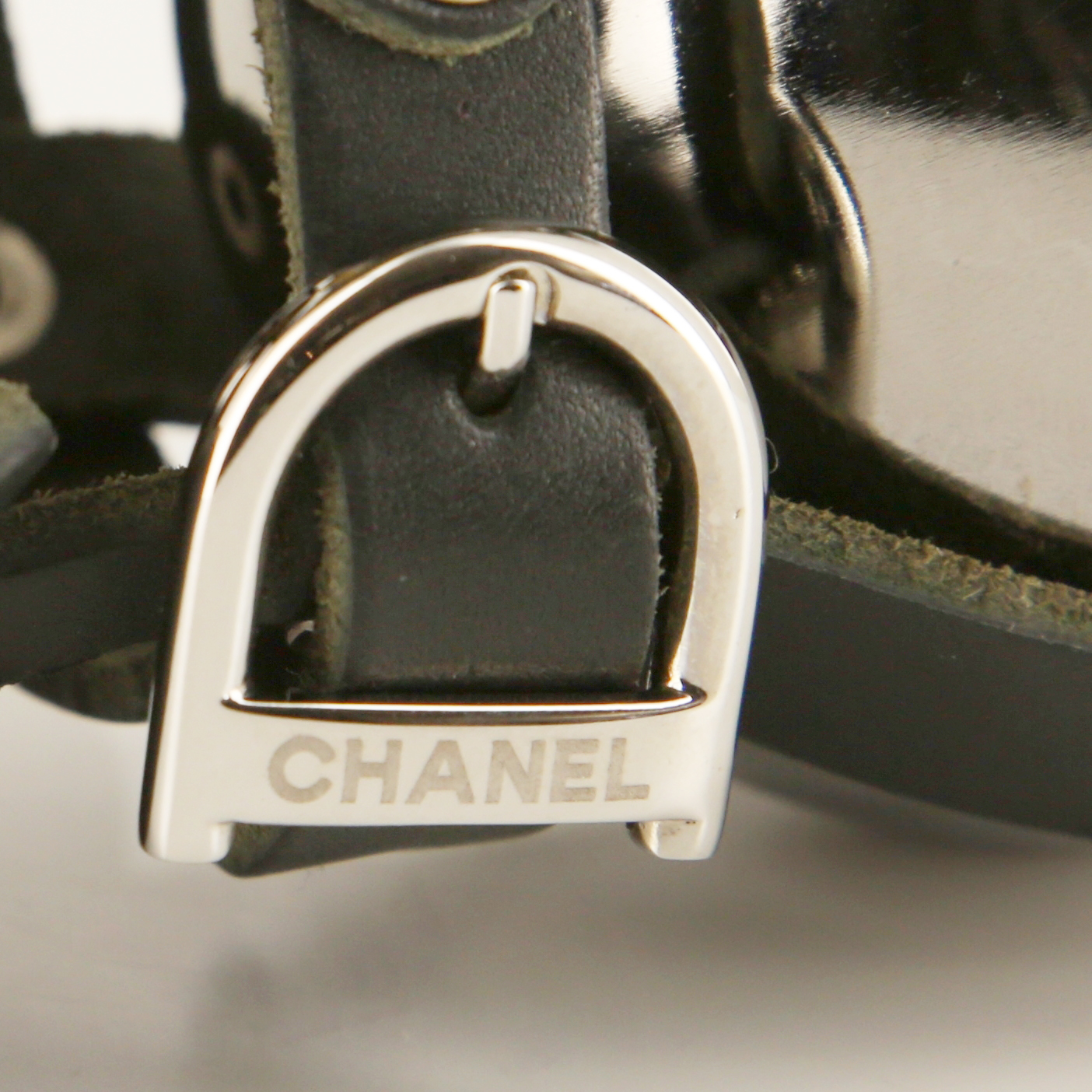 Chanel, pétanque set, limited edition, in chromed steel and black leather - Detail D3