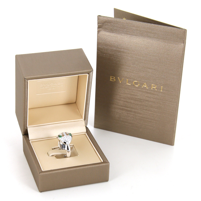 Bulgari Serpenti ring in white gold,  diamonds and emerald - Detail D3