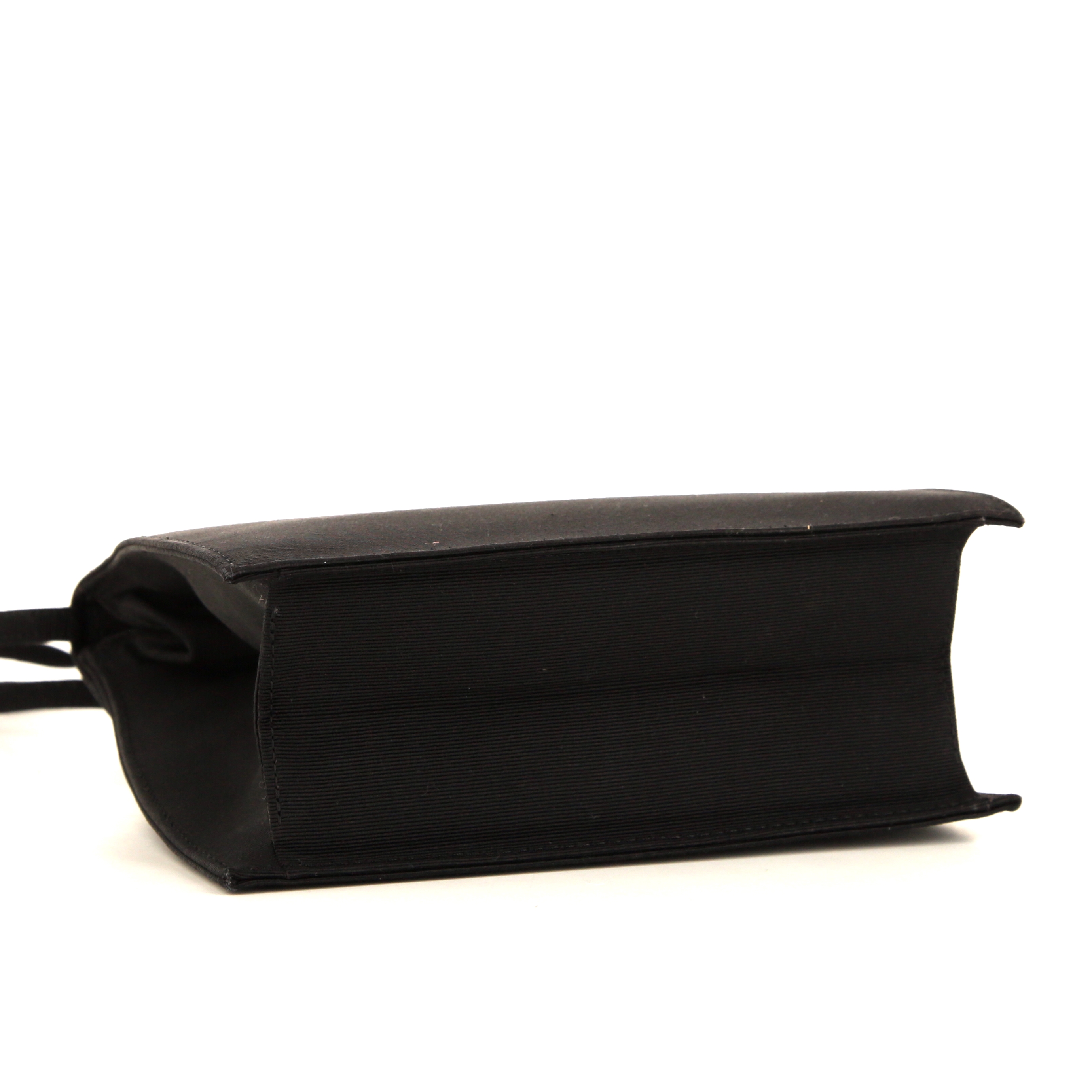 Bolso bandolera Saint Laurent Vintage en satén negro - Detail D4