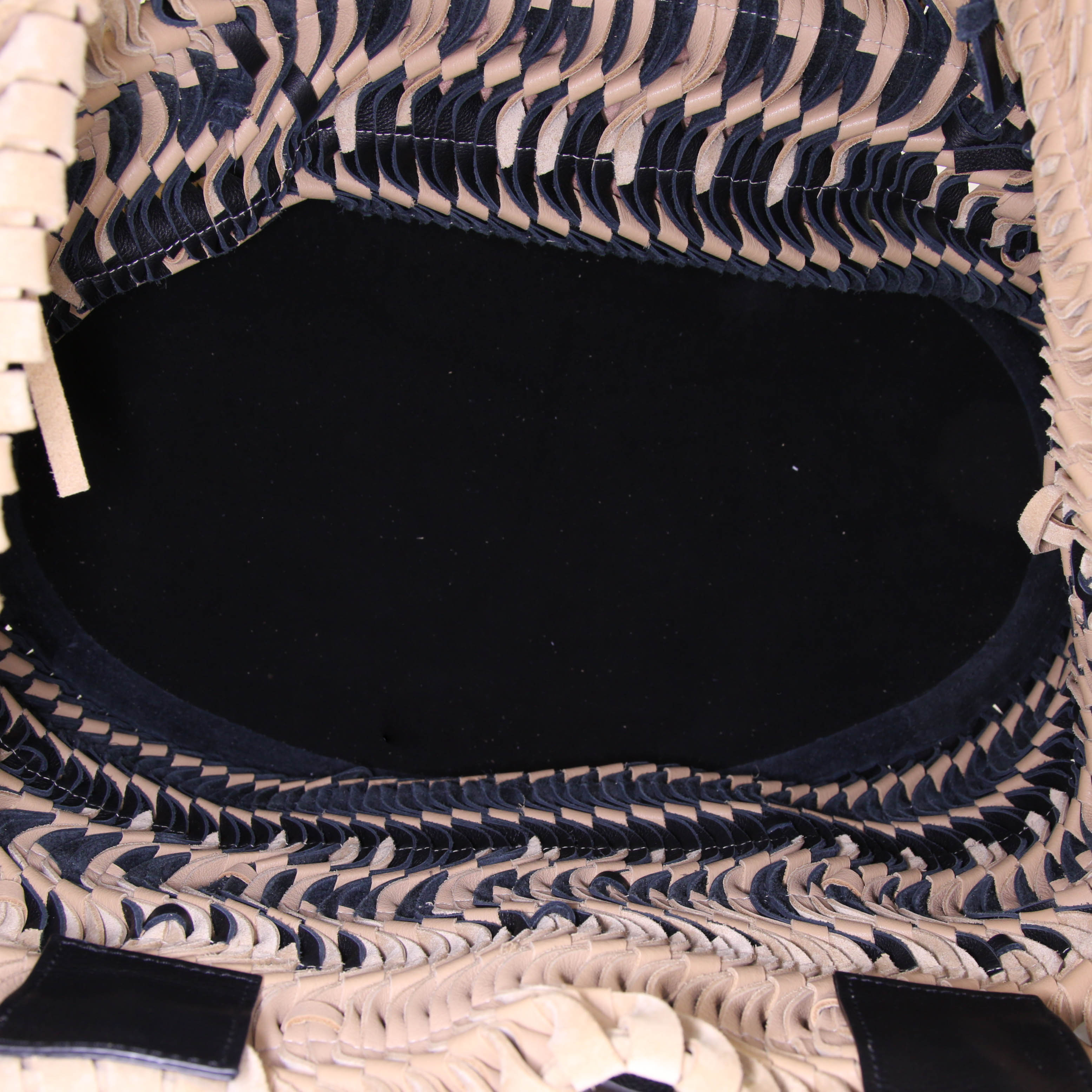 Bolso Cabás Loewe Anagram en ante beige y cuero negro - Detail D2