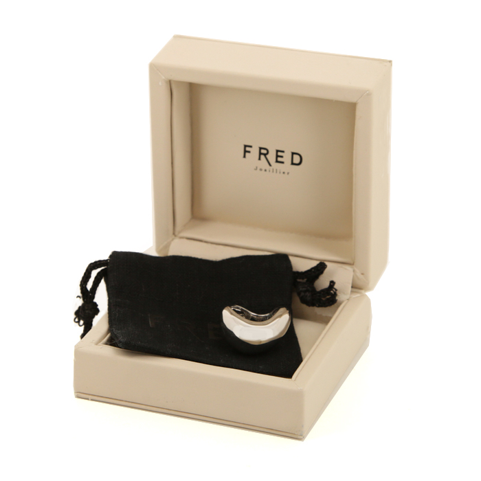 Sortija Fred Mouvementée modelo grande en oro blanco - Detail D2