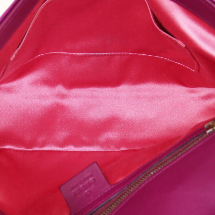Borsa a tracolla Gucci GG Marmont modello medio in velluto trapuntato viola e pelle viola - Detail D3