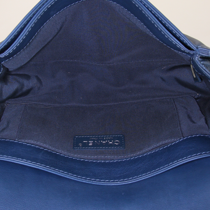 Chanel Boy medium model handbag in blue leather and blue quilted leather - Detail D3
